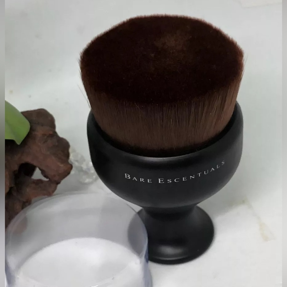 Bare Escentuals Kabuki Brush in Black and Brown